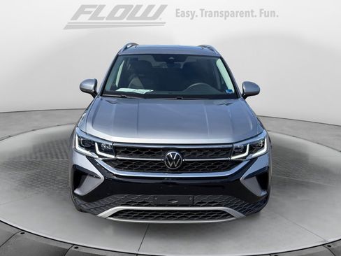 Used 2022 Volkswagen Taos SEL image 2
