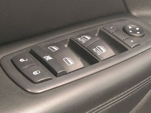 Used 2020 Jeep Grand Cherokee Altitude RWD image 27