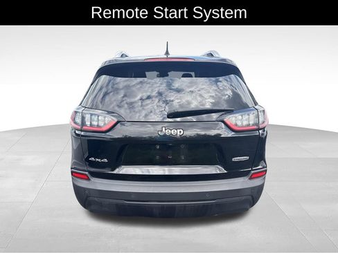 Used 2019 Jeep Cherokee Latitude Plus w/ Cold Weather Group AWD/4WD image 4