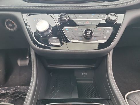 New 2027 Chrysler Pacifica Limited FWD image 18