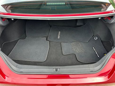 Used 2019 Toyota Avalon XLE w/ Moonroof Package image 18