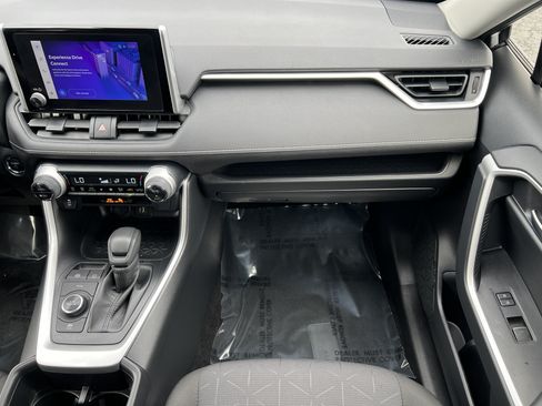 Used 2025 Toyota RAV4 XLE AWD/4WD image 33