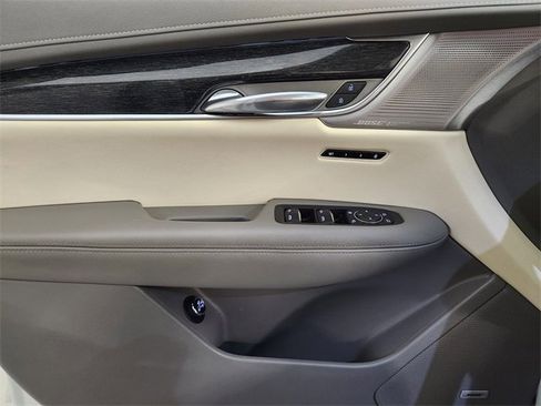 Used 2021 Cadillac XT6 Premium Luxury image 24