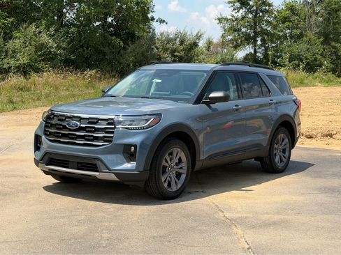 New 2026 Ford Explorer Active w/ Active Comfort Package AWD/4WD image 1