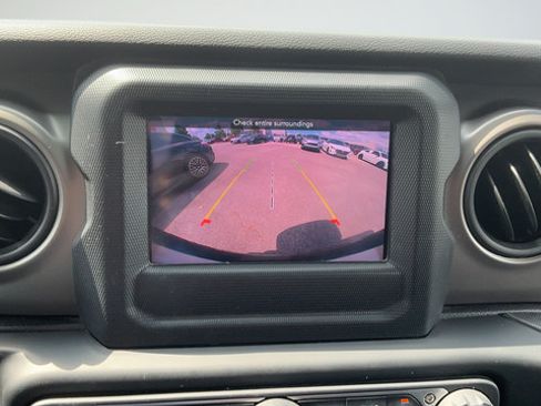 Used 2021 Jeep Wrangler Sport AWD/4WD image 14