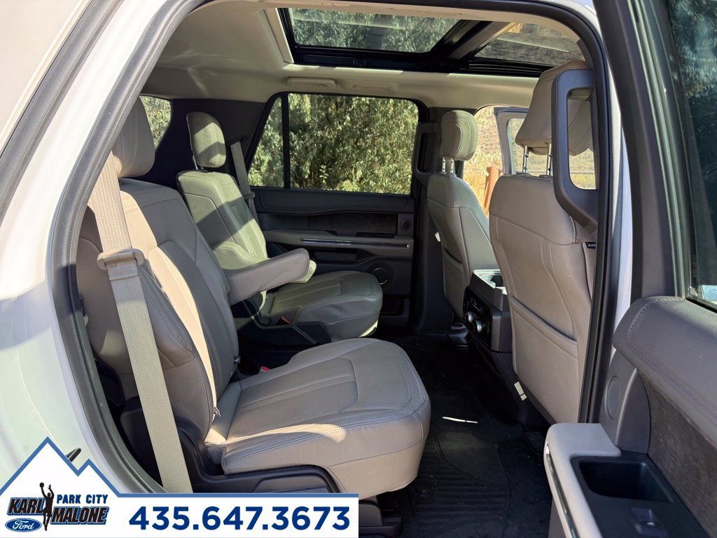 Used 2018 Ford Expedition Limited w/ Equipment Group 302A AWD/4WD image 38