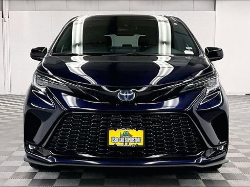 Used 2025 Toyota Sienna XSE FWD image 4