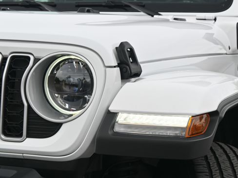 Used 2025 Jeep Wrangler Unlimited Sahara w/ Safety Group AWD/4WD image 6