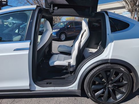 Used 2021 Tesla Model X Long Range image 16