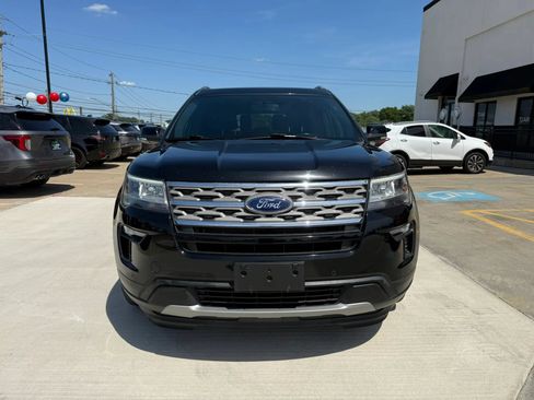 Used 2018 Ford Explorer XLT w/ Equipment Group 202A AWD/4WD image 2