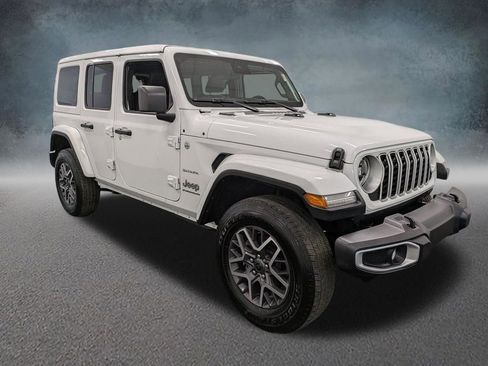 Used 2024 Jeep Wrangler Sahara image 3