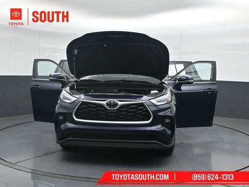 Used 2024 Toyota Highlander XLE AWD/4WD image 62