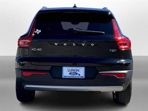 Used 2022 Volvo XC40 T5 Momentum image 37