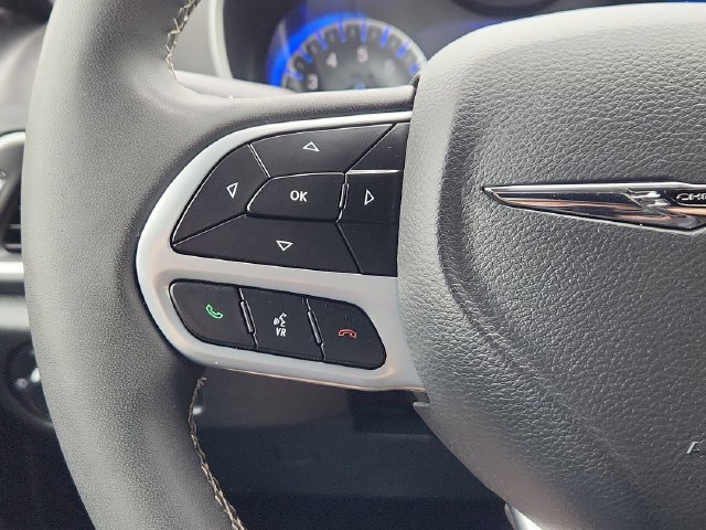 Used 2025 Chrysler Pacifica Select FWD image 41
