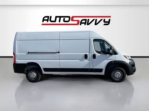 Used 2024 RAM ProMaster 2500 w/ Convenience Group image 8