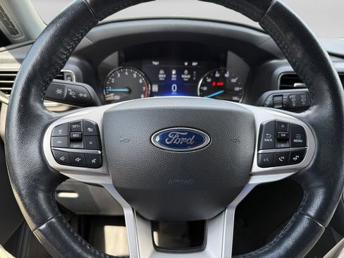 Used 2022 Ford Explorer XLT w/ Equipment Group 202A AWD/4WD image 12