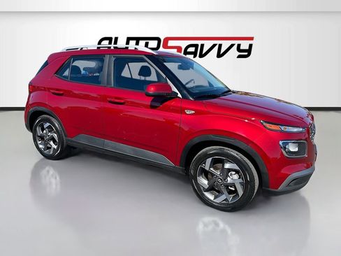 Used 2025 Hyundai Venue SEL image 1