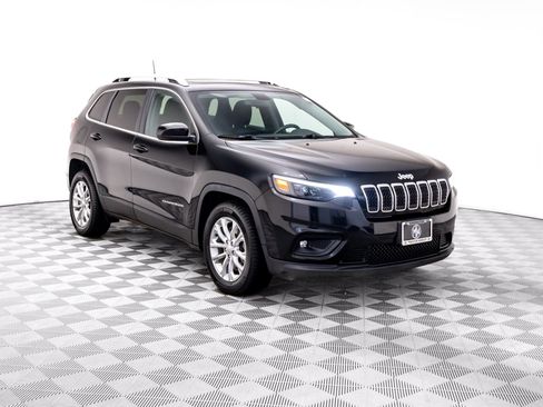 Used 2019 Jeep Cherokee Latitude w/ Cold Weather Group FWD image 7