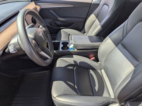 Used 2023 Tesla Model 3 Standard Range image 9