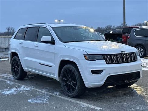 Used 2020 Jeep Grand Cherokee Altitude image 25