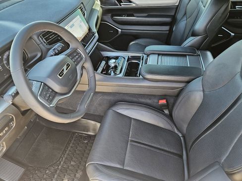 Used 2024 Jeep Wagoneer Series II image 14