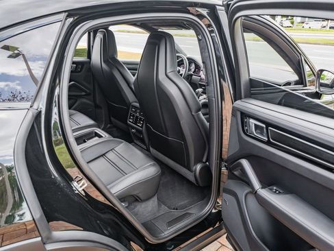 Used 2023 Porsche Cayenne Turbo GT image 42