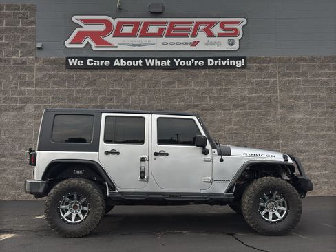 Used 2008 Jeep Wrangler Unlimited Rubicon w/ Dual Top Group AWD/4WD image 4