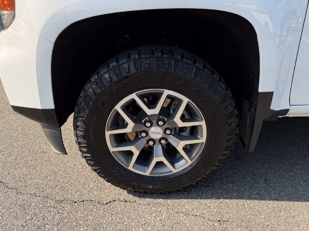 Used 2022 GMC Canyon AT4 w/ Driver Alert Package AWD/4WD image 10