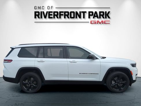 Used 2024 Jeep Grand Cherokee L Laredo AWD/4WD image 2
