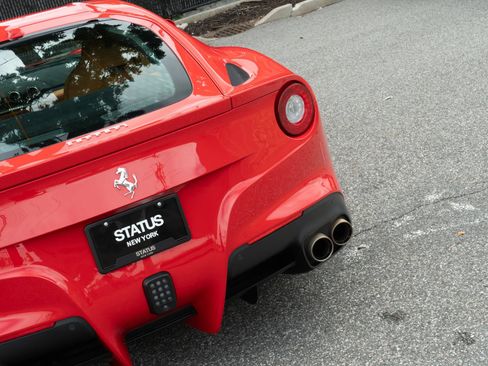 Used 2017 Ferrari F12 Berlinetta RWD image 13