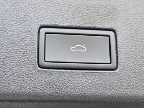 Used 2023 Volkswagen Atlas Cross Sport SE image 27