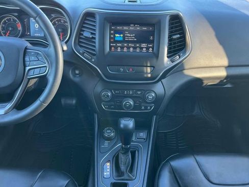 Used 2020 Jeep Cherokee Latitude Plus image 16