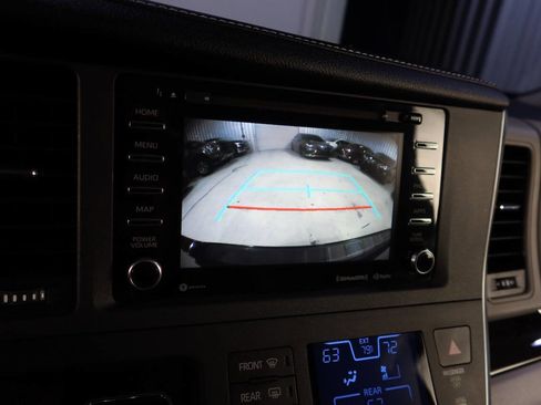 Used 2019 Toyota Sienna XLE 8 Passenger 4dr Mini Van image 25