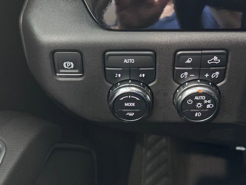 Certified 2025 GMC Sierra 1500 SLT AWD/4WD image 24