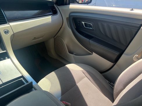 Used 2010 Ford Taurus SEL image 11