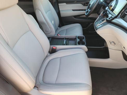 Certified 2024 Honda Odyssey EX-L image 14