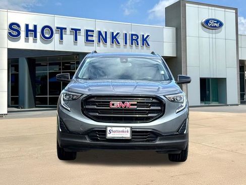 Used 2020 GMC Terrain SLE w/ Driver Convenience Package FWD image 2