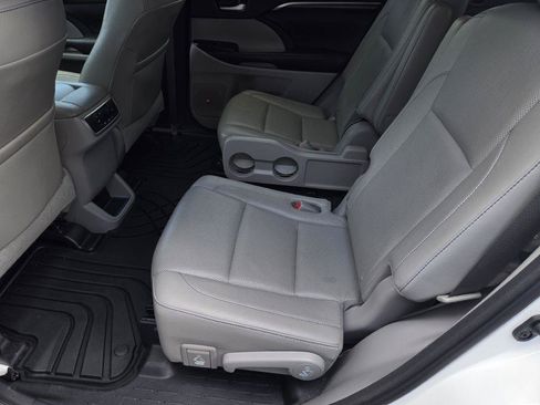 Used 2016 Toyota Highlander Limited FWD image 16