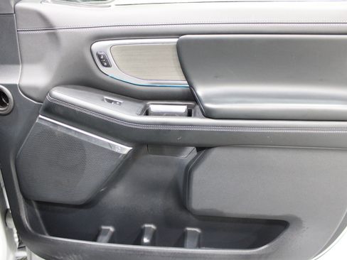 Used 2025 Ford Expedition Platinum AWD/4WD image 32