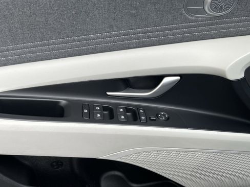 Certified 2025 Hyundai Elantra Limited image 15