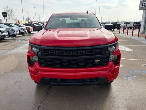 Used 2023 Chevrolet Silverado 1500 Custom image 2