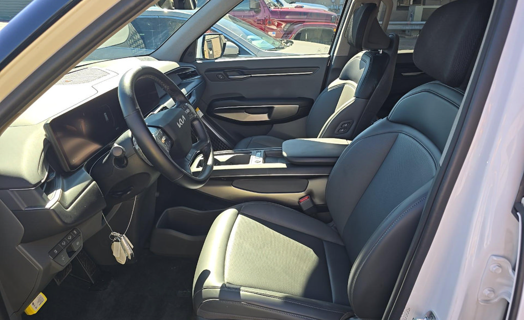 Used 2024 Kia EV9 Light Long Range RWD image 10