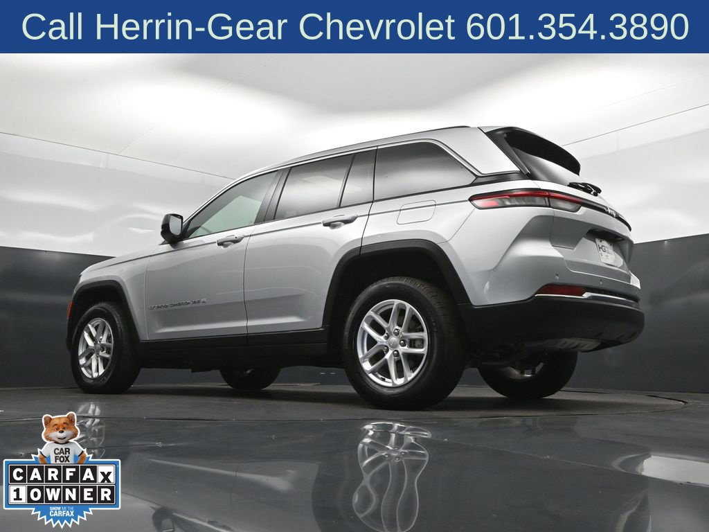 Used 2025 Jeep Grand Cherokee Laredo X w/ Luxury Tech Group I RWD image 40