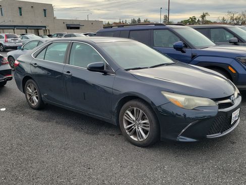 Used 2016 Toyota Camry SE image 3