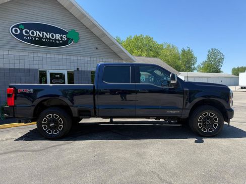 Used 2025 Ford F250 Platinum w/ FX4 Off-Road Package AWD/4WD image 2