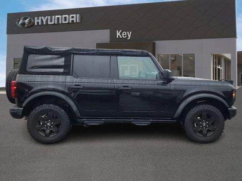 Used 2022 Ford Bronco Black Diamond image 3