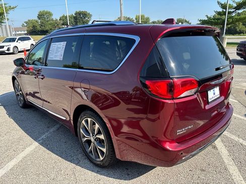 Used 2017 Chrysler Pacifica Limited w/ UConnect Theater Package FWD image 10