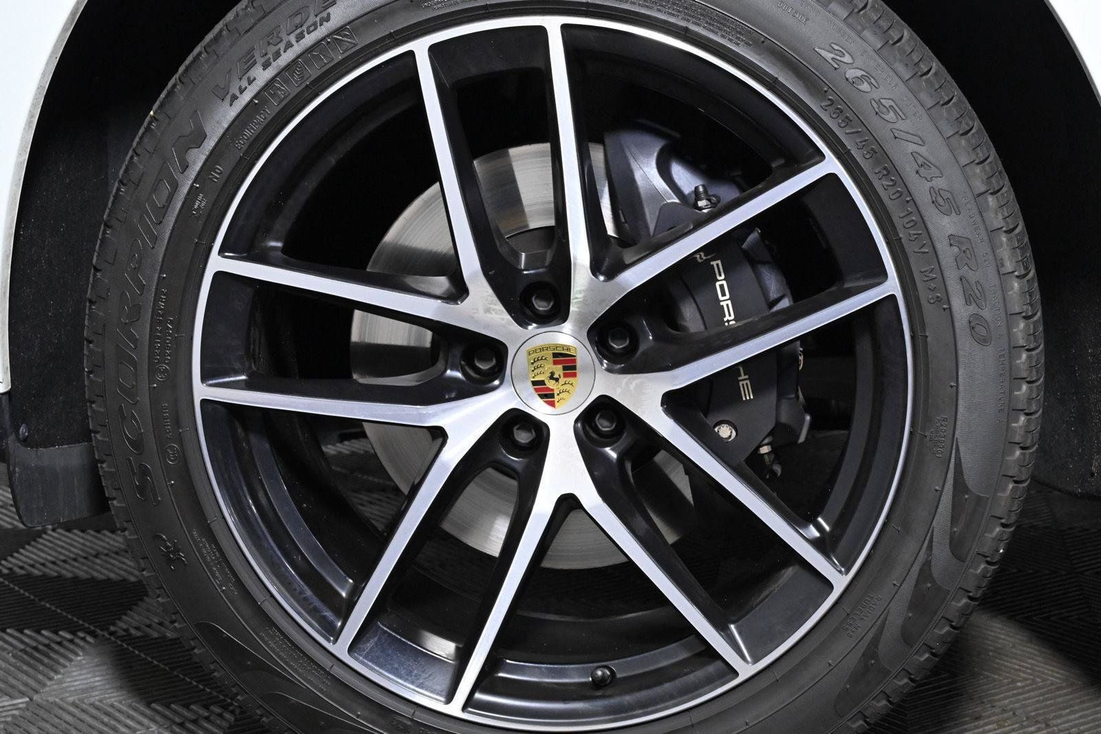 Used 2024 Porsche Macan Turbo AWD/4WD image 37
