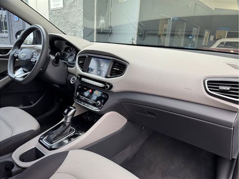 Used 2017 Hyundai Ioniq Blue FWD image 21