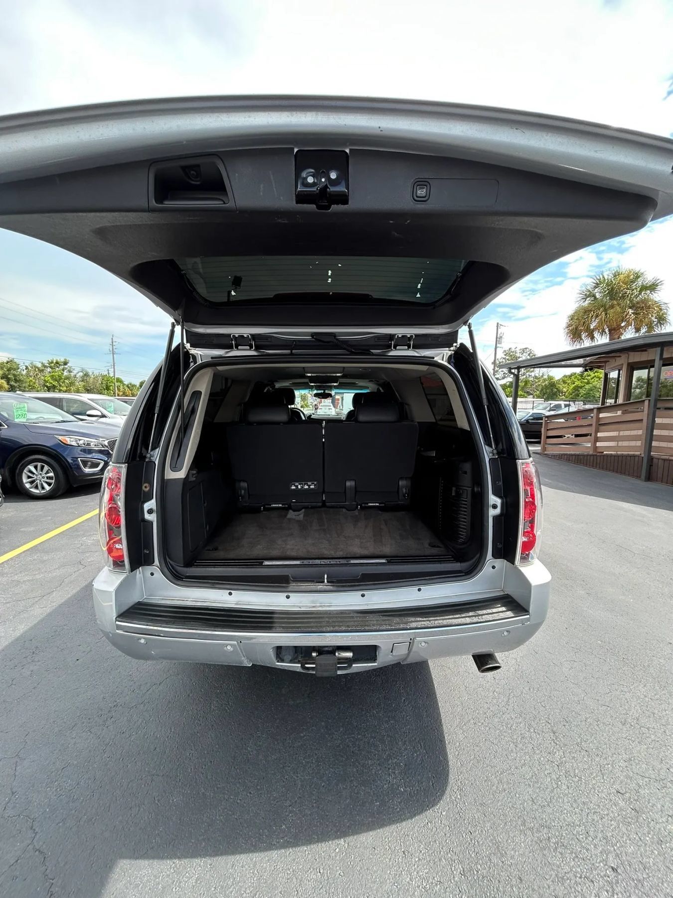 Used 2012 GMC Yukon XL Denali RWD image 16